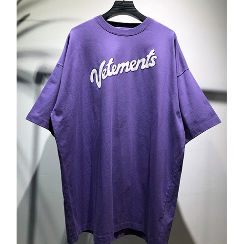 [VETEMENTS] 베트멍 22SS 3D 로고 라운드넥 자수 오버핏 커플 반팔티 MM405, VT, 홍콩명품,무브타임,남자명품의류,2022신상