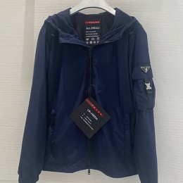 [PRADA] 프라다 22SS 여자 왼팔포켓 삼각마크 바람막이 재킷 WM409,DM,홍콩명품,무브타임,여성,여자명품쇼핑몰