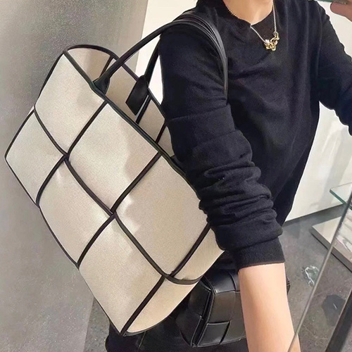 [홍콩명품.BOTTEGA VENETA] 보테가베네타 22SS 인트레치아토 패디드 캔버스 아르코 토트백 , BGM556, BT, 홍콩명품가방,손목가방,크로스백,핸드백,구매대행,무브타임