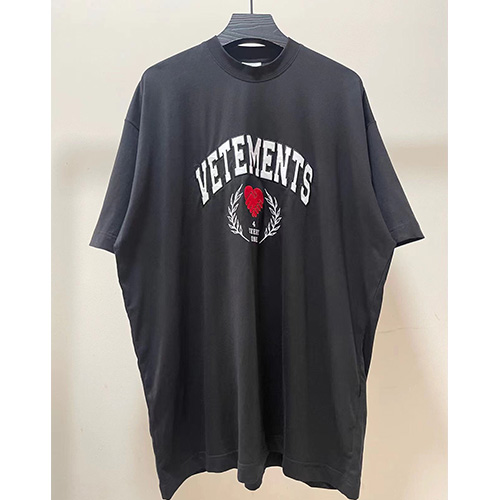 [명품빅사이즈.VETEMENTS] 베트멍 23SS 로고 자수 반팔 티셔츠, BM5905, VT, 홍콩명품쇼핑몰,인터넷명품,온라인명품사이트,여자명품,해외직구