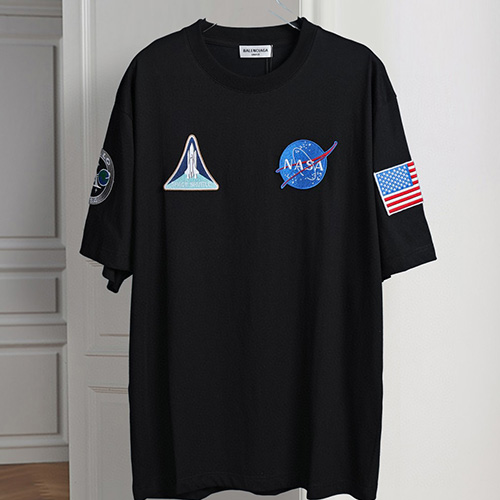 [홍콩명품.BALENCIAGA] 발렌시아가 23SS NASA 나사 자수 반팔 티셔츠 (블랙), BM5986, TOP, 홍콩명품쇼핑몰,인터넷명품,온라인명품사이트,여자명품,해외직구