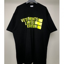 [홍콩명품.VETEMENTS] 베트멍 23SS 로고 프린트 반팔 티셔츠 (블랙), BM6644, VT, 홍콩명품쇼핑몰,인터넷명품,온라인명품사이트,해외명품,해외직구