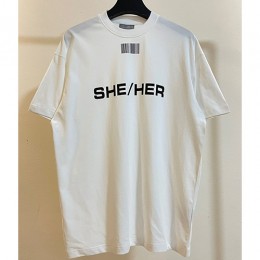 [홍콩명품.VETEMENTS] 베트멍 23SS SHE/HER 프린트 반팔 티셔츠 (화이트), BM7222, VT, 온라인명품쇼핑몰,남자명품의류,인터넷쇼핑몰,해외직구