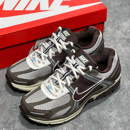 [홍콩명품.NIKE] 나이키 23SS Air Zoom Vomero 5 스니커즈 (브라운), SE2174, S2, 무브타임사이트,인터넷명품쇼핑몰,남자명품,슈즈,신발