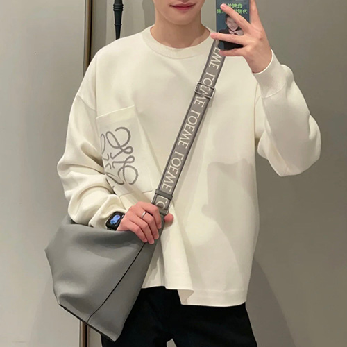 [홍콩명품.LOEWE] 로에베 23SS 로고 포켓 긴팔 티셔츠 (화이트), BM10895, YS, 홍콩명품의류,구매대행,온라인명품