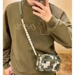 [홍콩명품.LOUIS VUITTON] 루이비통 24SS LV로고 맨투맨 1AFJH9 (카키), BM11882, KB, 홍콩명품의류,구매대행,온라인명품