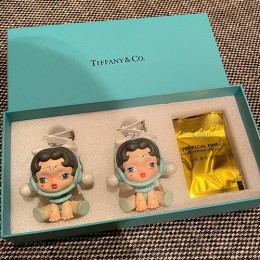 [홍콩명품.Tiffany & Co] 티파니앤코 24SS 스페이스 몰리 시리즈 피규어 차량용 에어컨 방향제 (2pcs), ET1932, JX, 홍콩명품가방,명품쇼핑몰,크로스백,핸드백,구매대행,무브타임