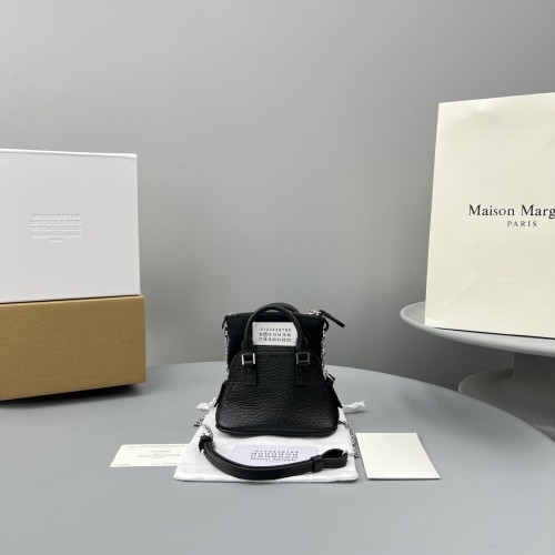 [홍콩명품.Maison Margiela] 메종마르지엘라 24SS 5AC 마이크로 토트백 S56WG0081 (블랙), BGM2796, 홍콩명품가방,명품쇼핑몰,크로스백,핸드백,구매대행,무브타임