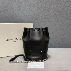 [홍콩명품.Maison Margiela] 메종마르지엘라 24SS 로고 타비 버킷 숄더백 SB3WG0028 (블랙), BGM2842, 홍콩명품가방,명품쇼핑몰,크로스백,핸드백,구매대행,무브타임