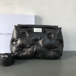 [홍콩명품.Maison Margiela] 메종마르지엘라 24SS 로고 글램슬램 라지 레드 카펫 크로스백 (블랙), BGM2844, 홍콩명품가방,명품쇼핑몰,크로스백,핸드백,구매대행,무브타임