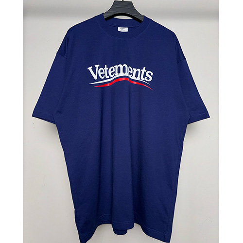 [홍콩명품.VETEMENTS] 베트멍 24SS 발렌시아가 콜라보 로고 프린트 반팔 티셔츠 (2컬러), BM13376, VT, 홍콩명품의류,구매대행,온라인명품