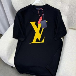 [홍콩명품.LOUIS VUITTON] 루이비통 24SS LV로고 그래픽 니트 반팔 티셔츠 (블랙), BM14379, JU, 홍콩명품의류,구매대행,온라인명품