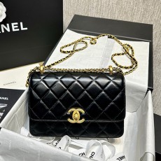 [홍콩명품.CHANEL] 샤넬 24SS 로고 플랩 스몰 숄더백 AS2649 (블랙), BGM3524, B3, 홍콩명품가방,명품쇼핑몰,크로스백,핸드백,구매대행,무브타임