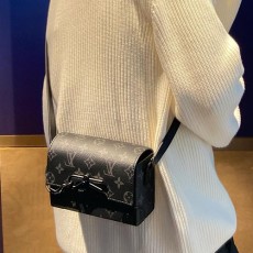 [홍콩명품.LOUIS VUITTON] 루이비통 24SS 로고 웨어러블 월릿 크로스백 M81783, BGM3943, BDA, 홍콩명품가방,명품쇼핑몰,크로스백,핸드백,구매대행