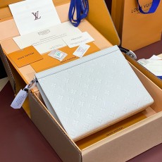 [홍콩명품.LOUIS VUITTON] 루이비통 24SS 로고 포쉐트 토일렛 클러치 모노그램 이클립스 M61692 (화이트), BGM3993, BDA, 홍콩명품가방,명품쇼핑몰,크로스백,핸드백,구매대행