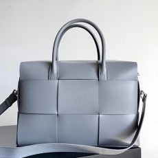 [홍콩명품.BOTTEGA VENETA] 보테가베네타 24SS 로고 인트레치아토 레더 가죽 메신저백 크로스백 (2컬러), BGM4175, BT, 홍콩명품가방,명품쇼핑몰,크로스백,핸드백,구매대행