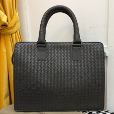 [홍콩명품.BOTTEGA VENETA] 보테가베네타 24SS 로고 인트레치아토 레더 가죽 메신저백 크로스백 (블랙), BGM4180, BT, 홍콩명품가방,명품쇼핑몰,크로스백,핸드백,구매대행