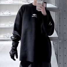 [홍콩명품.BALENCIAGA] 발렌시아가 25SS 스포티로고 자수  니트 스웨터 (2컬러), BM18115, JU, 홍콩명품의류,구매대행,온라인명품