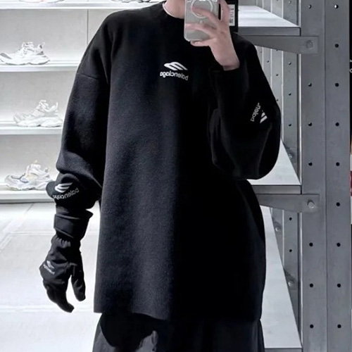 [홍콩명품.BALENCIAGA] 발렌시아가 25SS 스포티로고 자수 니트 스웨터 (2컬러), BM18321, KB, 홍콩명품의류,구매대행,온라인명품