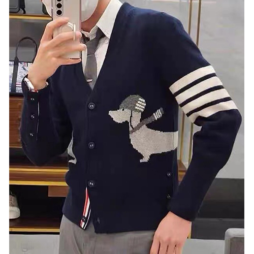 [홍콩명품.THOME BROWNE] 톰브라운 25SS 로고 4바 헥터 V넥 캐시미어 니트 가디건 (그레이), BM20205, TB1, 홍콩명품의류,구매대행,온라인명품