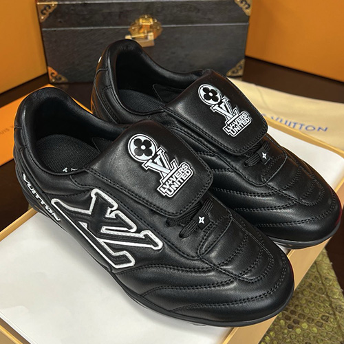 [홍콩명품.LOUIS VUITTON] 루이비통 25SS 로고 LV 풋프린트 풋볼 트레이너 1AHDOR (블랙), SE4697, S1, 명품스니커즈,운동화,구두,로퍼,하이탑,신발
