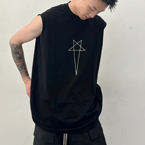 [홍콩명품.Rick Owens] 릭오웬스 25SS 로고 프린트 슬리브리스 티셔츠 (블랙), BM20554, JL, 홍콩명품의류,구매대행,온라인명품