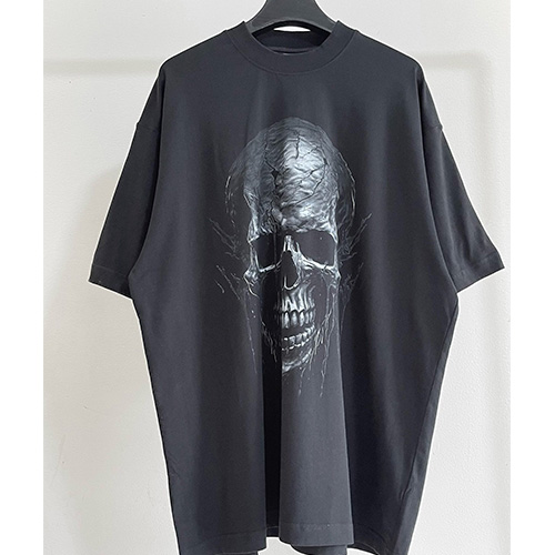 [홍콩명품.VETEMENTS] 베트멍 25SS 로고 그래픽 프린트 반팔 티셔츠 (블랙), BM20661, VT, 홍콩명품의류,구매대행,온라인명품