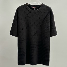 [홍콩명품.LOUIS VUITTON] 루이비통 25SS 로고 모노그램 니트 반팔 티셔츠 (블랙), BM20689, JU, 홍콩명품의류,구매대행,온라인명품