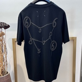 [홍콩명품.Maison Margiela] 메종마르지엘라 25SS 로고 자수 반팔 티셔츠 (2컬러), BM20839, YS, 홍콩명품의류,구매대행,온라인명품