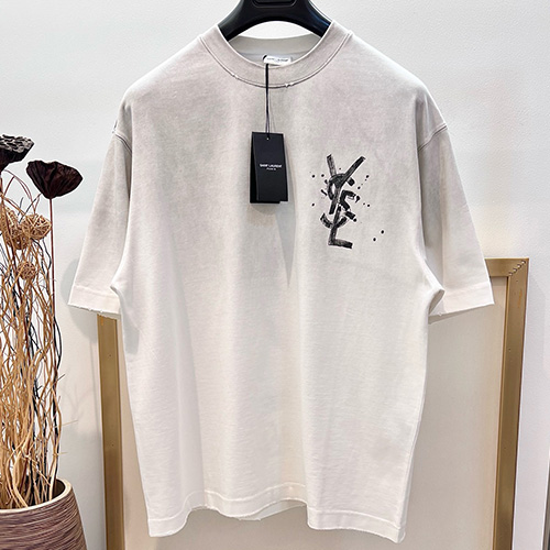 [홍콩명품.YSL] 입생로랑 25SS 로고 그래픽 프린트 반팔 티셔츠 (2컬러), BM20977, YS, 홍콩명품의류,구매대행,온라인명품