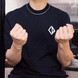 [홍콩명품,Christian Dior] 디올 25SS 로고 다이아몬드 니트 반팔 티셔츠 (네이비), BM21050, JL, 홍콩명품의류,구매대행,온라인명품