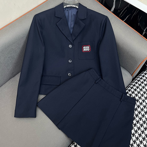[명품레플리카,MIU MIU] 미우미우 25SS 로고 자수 여성 정장 자켓 + 미니 스커트 상하의 세트  (2컬러), BM21139, GBG, 홍콩명품의류,구매대행,온라인명품