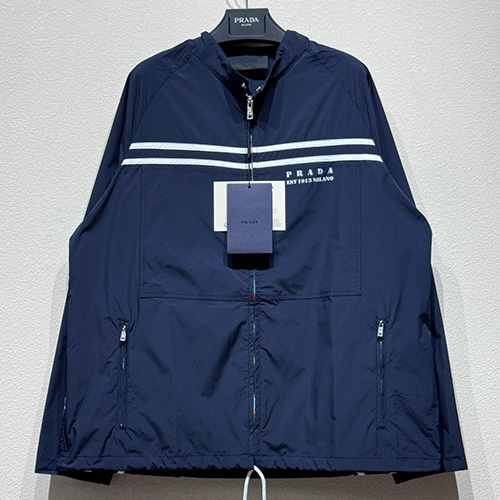 [명품레플리카,PRADA] 프라다 25SS 로고 프린트 후드 바람막이 자켓 (네이비), BM21216, KB, 홍콩명품의류,구매대행,온라인명품