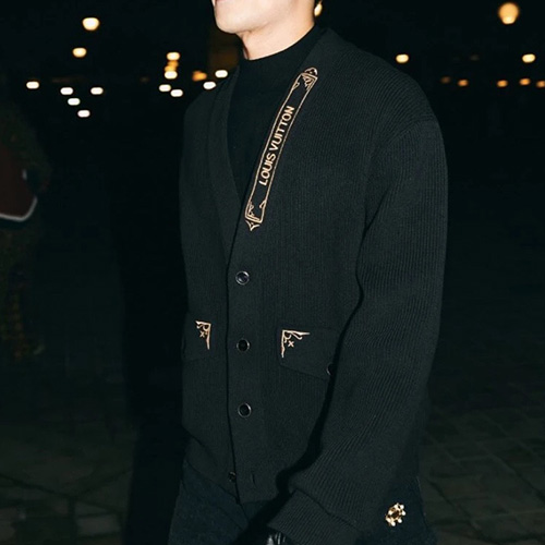 [홍콩명품.LOUIS VUITTON] 루이비통 25SS 로고 V넥 니트 가디건 (블랙), BM21275, JL, 명품레플리카,미러급,온라인쇼핑몰사이트
