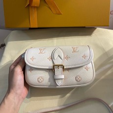 [홍콩명품.LOUIS VUITTON] 루이비통 25SS 로고 모노그램 Favorite 미니백 (아이보리), BGM4834, BDA, 홍콩명품가방,명품쇼핑몰,크로스백,핸드백,구매대행