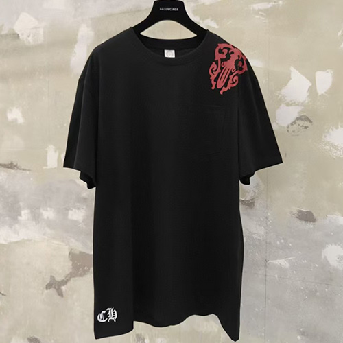 [홍콩명품.Chrome Hearts] 크롬하츠 25SS 로고 그래픽 프린트 반팔 티셔츠 (블랙), BM21574, TOP, 명품레플리카,미러급,온라인쇼핑몰사이트
