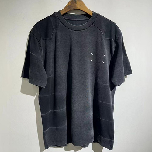 [홍콩명품.Maison Margiela] 메종마르지엘라 25SS 로고 워싱 반팔 티셔츠 (블랙), BM21620, X2, 홍콩명품가방,명품쇼핑몰,크로스백,핸드백,구매대행