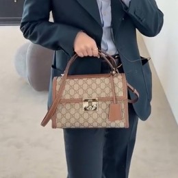 [가격문의][홍콩명품.Gucci] 구찌 25SS 로고 패드록 미디움 탑 핸들 핸드백 베이지 브라운 GG 패브릭 838998, BGM5035, GU2, 홍콩명품가방,명품쇼핑몰,크로스백,핸드백,구매대행