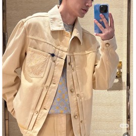 [가격문의][홍콩명품.LOUIS VUITTON] 루이비통 25SS 로고 모노그램 데님 자켓 1AHUXX (베이지), BM21701, JL, 레플리카의류,미러급사이트
