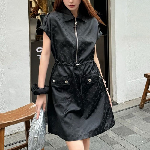 [홍콩명품.LOUIS VUITTON] 루이비통 25SS 로고 모노그램 여성 반팔 원피스 (블랙), BM21784, TBG, 레플리카의류,미러급사이트