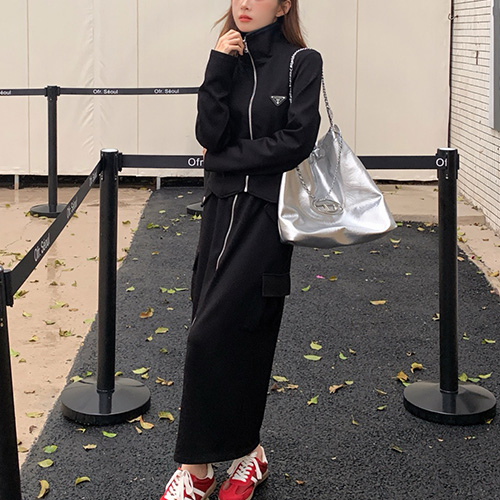 [홍콩명품,PRADA] 프라다 25SS 삼각로고 여성 트레이닝 자켓 + 미디 스커트 상하의 세트 (블랙), BM21800, COCO, 레플리카의류,미러급사이트