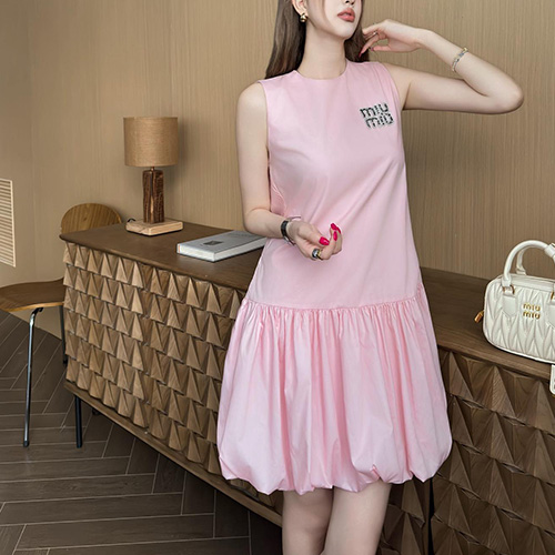 [홍콩명품,MIU MIU] 미우미우 25SS 로고 여성 슬리브리스 탑 원피스 (2컬러), BM21819, COCO, 레플리카의류,미러급사이트