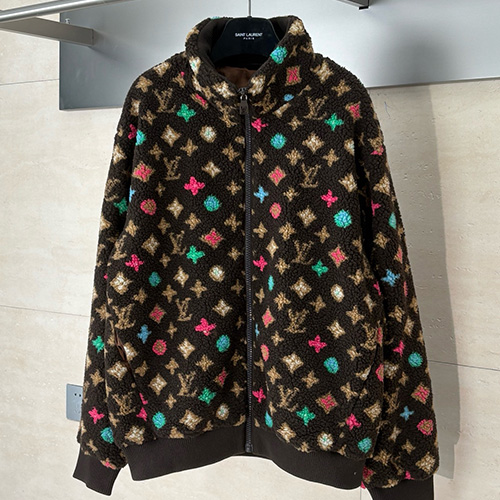 [홍콩명품.LOUIS VUITTON] 루이비통 25SS 로고 모노그램 플리스 봄버 자켓 (브라운), BM21836, KB, 레플리카의류,미러급사이트