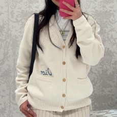 [홍콩명품,Christian Dior] 디올 25SS 로고 그래픽 V넥 니트 가디건 (2컬러), BM21896, KB, 레플리카의류,미러급사이트