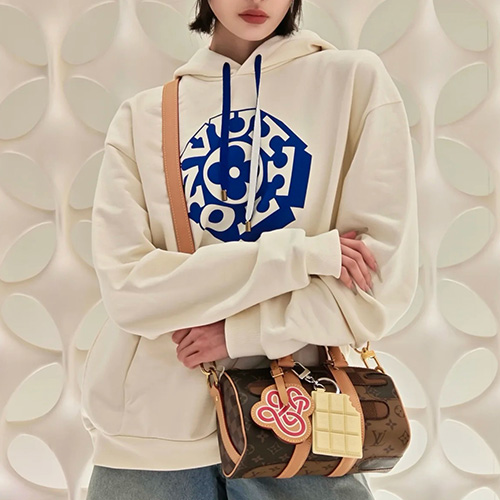 [홍콩명품.LOUIS VUITTON] 루이비통 25SS 로고 그래픽 후드 티셔츠 (화이트), BM21914, KB, 레플리카의류,미러급사이트