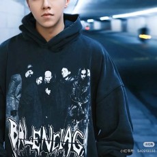 [홍콩명품.BALENCIAGA] 발렌시아가 25SS 로고 그래픽 프린트 후드 티셔츠 (블랙), BM22352, KK, 레플리카의류,미러급사이트