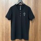 [홍콩명품.Chrome Hearts] 크롬하츠 25SS 로고 하프 버튼 반팔 티셔츠 (블랙), BM22383, RO, 레플리카의류,미러급사이트