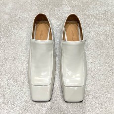 [홍콩명품.BOTTEGA VENETA] 보테가베네타 25SS 로고 여성 레더 가죽 로퍼 구두 (2컬러), SE5513, S4W, 명품스니커즈,운동화,구두,로퍼,하이탑,신발