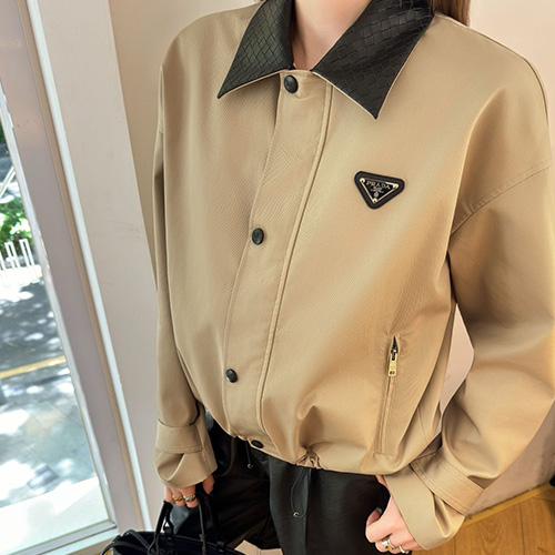 [홍콩명품,PRADA] 프라다 25SS 삼각로고 여성 카라 자켓 (베이지), BM22510, MC, 레플리카의류,미러급사이트