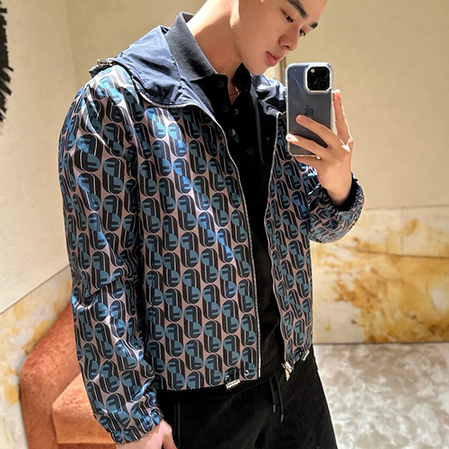 [홍콩명품,FENDI] 펜디 25SS 로고 패턴 리버서블 후드 바람막이 자켓 (네이비), BM22539, KB, 레플리카의류,미러급사이트